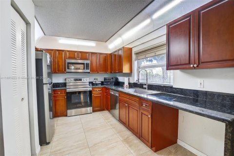 Villa ou maison à vendre à Pembroke Pines, Floride: 5 chambres, 263.75 m2 № 1933548 - photo 10