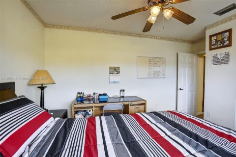 Villa ou maison à vendre à Pembroke Pines, Floride: 5 chambres, 263.75 m2 № 1933548 - photo 30