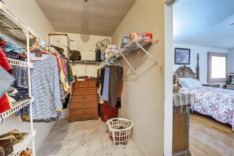 Villa ou maison à vendre à Pembroke Pines, Floride: 5 chambres, 263.75 m2 № 1933548 - photo 24