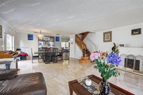 Villa ou maison à vendre à Pembroke Pines, Floride: 5 chambres, 263.75 m2 № 1933548 - photo 5