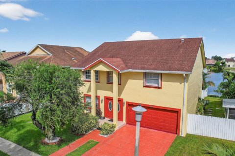 Villa ou maison à vendre à Pembroke Pines, Floride: 5 chambres, 263.75 m2 № 1933548 - photo 1