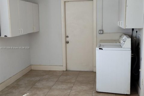 Villa ou maison à louer à Royal Palm Beach, Floride: 3 chambres, 134.15 m2 № 1966805 - photo 13