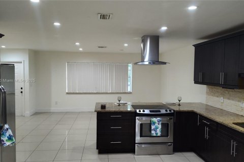 Villa ou maison à louer à Royal Palm Beach, Floride: 3 chambres, 134.15 m2 № 1966805 - photo 2