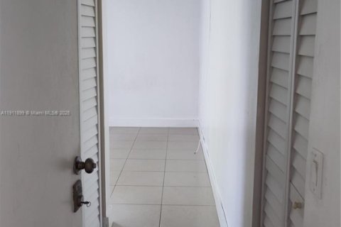 Villa ou maison à louer à Royal Palm Beach, Floride: 3 chambres, 134.15 m2 № 1966805 - photo 12