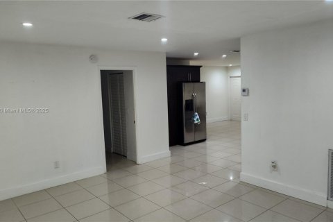 Villa ou maison à louer à Royal Palm Beach, Floride: 3 chambres, 134.15 m2 № 1966805 - photo 10