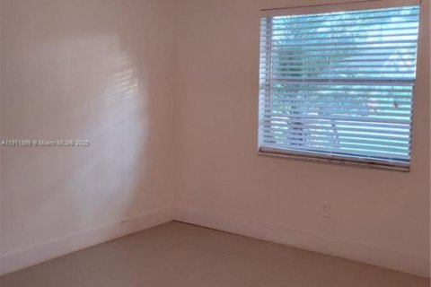 Villa ou maison à louer à Royal Palm Beach, Floride: 3 chambres, 134.15 m2 № 1966805 - photo 23