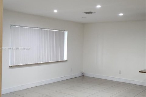 Villa ou maison à louer à Royal Palm Beach, Floride: 3 chambres, 134.15 m2 № 1966805 - photo 9