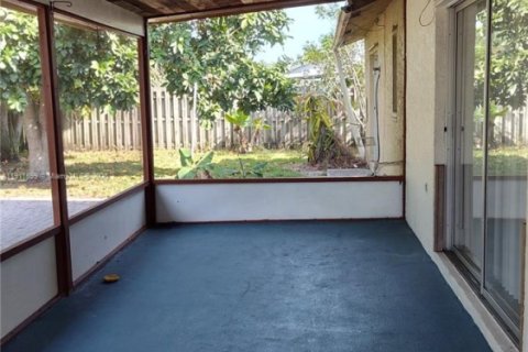 Villa ou maison à louer à Royal Palm Beach, Floride: 3 chambres, 134.15 m2 № 1966805 - photo 15