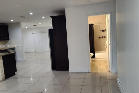 Villa ou maison à louer à Royal Palm Beach, Floride: 3 chambres, 134.15 m2 № 1966805 - photo 27