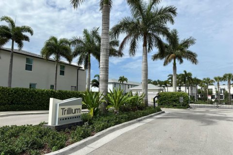 Снять в аренду таунхаус в Стьюарт, Флорида 3 спальни, 137.03м2, № 1228833 - фото 1