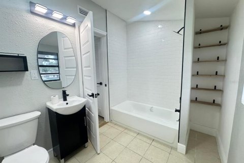 Villa ou maison à vendre à Tampa, Floride: 4 chambres, 173.91 m2 № 1904776 - photo 3