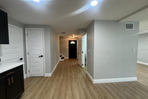 Villa ou maison à vendre à Tampa, Floride: 4 chambres, 173.91 m2 № 1904776 - photo 5