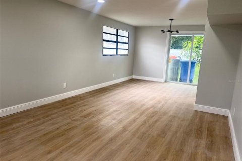 Villa ou maison à vendre à Tampa, Floride: 4 chambres, 173.91 m2 № 1904776 - photo 7