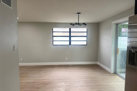Villa ou maison à vendre à Tampa, Floride: 4 chambres, 173.91 m2 № 1904776 - photo 9