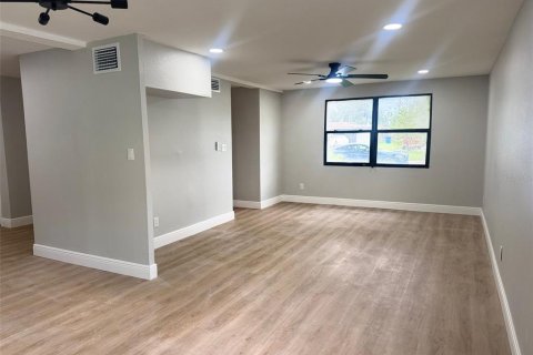 Villa ou maison à vendre à Tampa, Floride: 4 chambres, 173.91 m2 № 1904776 - photo 8