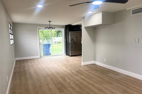 Villa ou maison à vendre à Tampa, Floride: 4 chambres, 173.91 m2 № 1904776 - photo 6