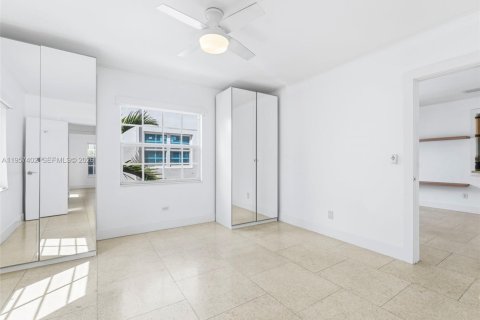 Condo in Miami Beach, Florida, 2 bedrooms  № 2018026 - photo 22