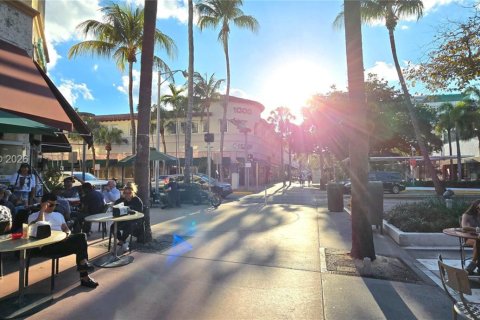 Condo in Miami Beach, Florida, 2 bedrooms  № 2018026 - photo 16