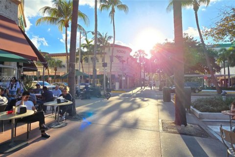 Condo in Miami Beach, Florida, 2 bedrooms  № 2018026 - photo 15