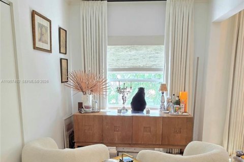 Condo in Miami Beach, Florida, 2 bedrooms  № 2018026 - photo 4