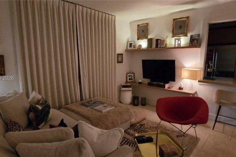 Condo in Miami Beach, Florida, 2 bedrooms  № 2018026 - photo 20