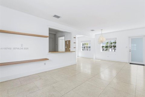 Condo in Miami Beach, Florida, 2 bedrooms  № 2018026 - photo 25