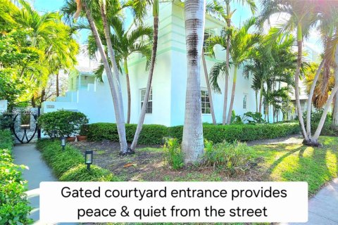 Condo in Miami Beach, Florida, 2 bedrooms  № 2018026 - photo 14