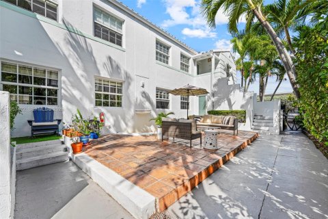Condo in Miami Beach, Florida, 2 bedrooms  № 2018026 - photo 30