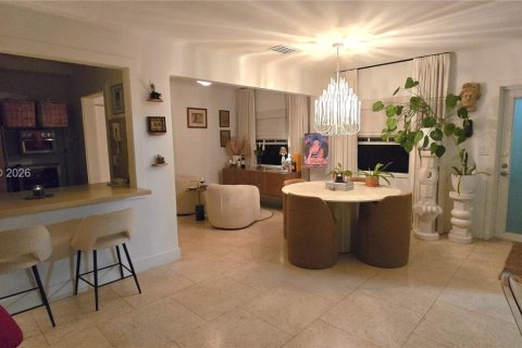 Condo in Miami Beach, Florida, 2 bedrooms  № 2018026 - photo 21