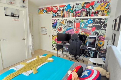 Condo in Miami Beach, Florida, 2 bedrooms  № 2018026 - photo 11