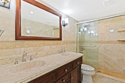 Condo in Hialeah, Florida, 2 bedrooms  № 1944764 - photo 18