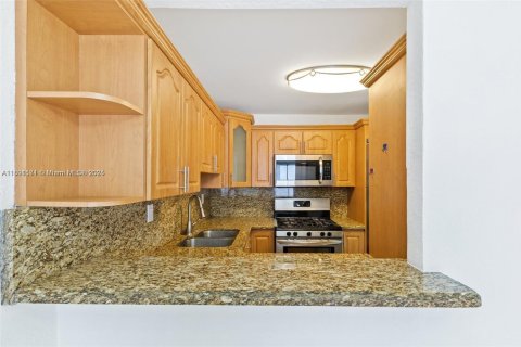 Condo in Hialeah, Florida, 2 bedrooms  № 1944764 - photo 7