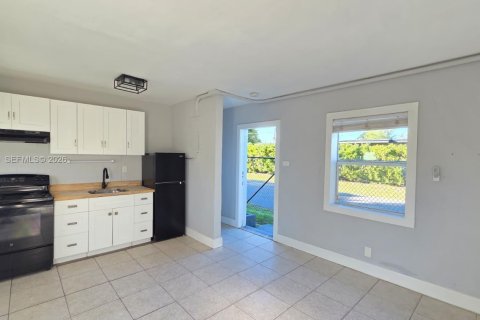 Casa en venta en Fort Lauderdale, Florida, 2 dormitorios, 58.53 m2 № 2173776 - foto 4