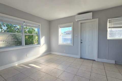 Casa en venta en Fort Lauderdale, Florida, 2 dormitorios, 58.53 m2 № 2173776 - foto 3