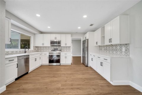 House in South Daytona, Florida 4 bedrooms, 223.62 sq.m. № 1432046 - photo 16