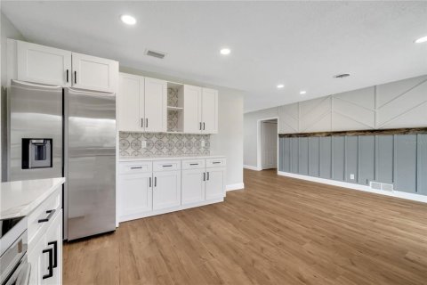 House in South Daytona, Florida 4 bedrooms, 223.62 sq.m. № 1432046 - photo 20