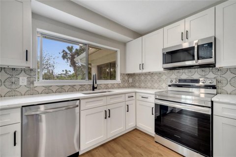 House in South Daytona, Florida 4 bedrooms, 223.62 sq.m. № 1432046 - photo 19