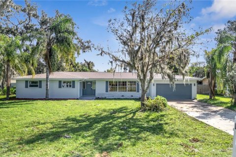 House in South Daytona, Florida 4 bedrooms, 223.62 sq.m. № 1432046 - photo 1