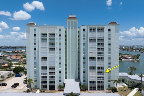 Condo in Saint Pete Beach, Florida, 2 bedrooms № 2098283