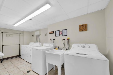 Condo in Saint Pete Beach, Florida, 2 bedrooms № 2098283 - photo 21