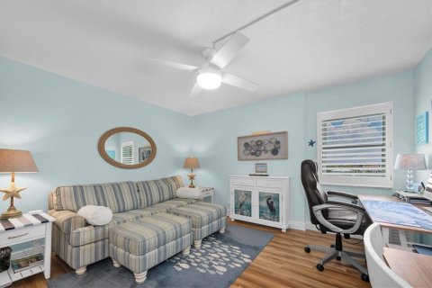 Condo in Saint Pete Beach, Florida, 2 bedrooms № 2098283 - photo 19