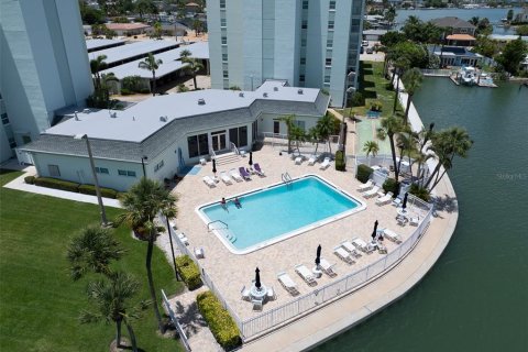 Condo in Saint Pete Beach, Florida, 2 bedrooms № 2098283 - photo 26