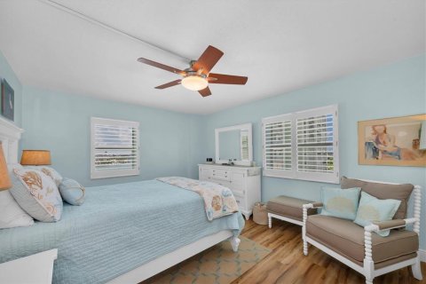 Condo in Saint Pete Beach, Florida, 2 bedrooms № 2098283 - photo 13