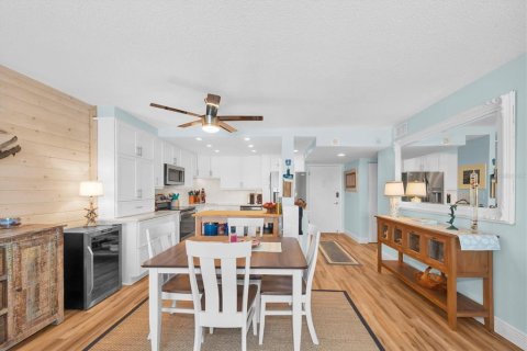 Condo in Saint Pete Beach, Florida, 2 bedrooms № 2098283 - photo 8
