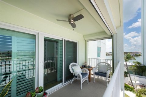 Condo in Saint Pete Beach, Florida, 2 bedrooms № 2098283 - photo 25