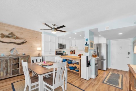 Condo in Saint Pete Beach, Florida, 2 bedrooms № 2098283 - photo 7