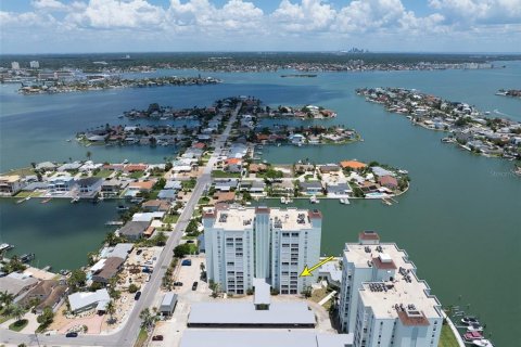 Condo in Saint Pete Beach, Florida, 2 bedrooms № 2098283 - photo 28