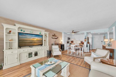 Condo in Saint Pete Beach, Florida, 2 bedrooms № 2098283 - photo 5