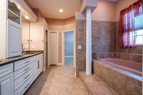 House in Ocala, Florida 4 bedrooms, 241.17 sq.m. № 2103959 - photo 27