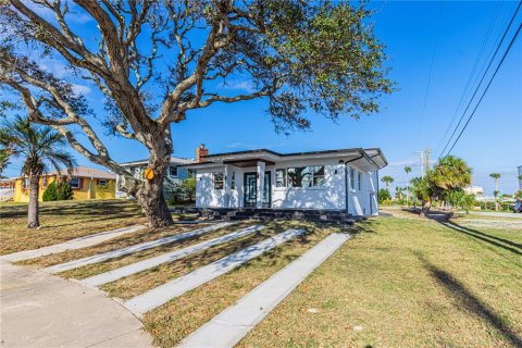 House in Daytona Beach, Florida 6 bedrooms, 213.68 sq.m. № 1825112 - photo 2